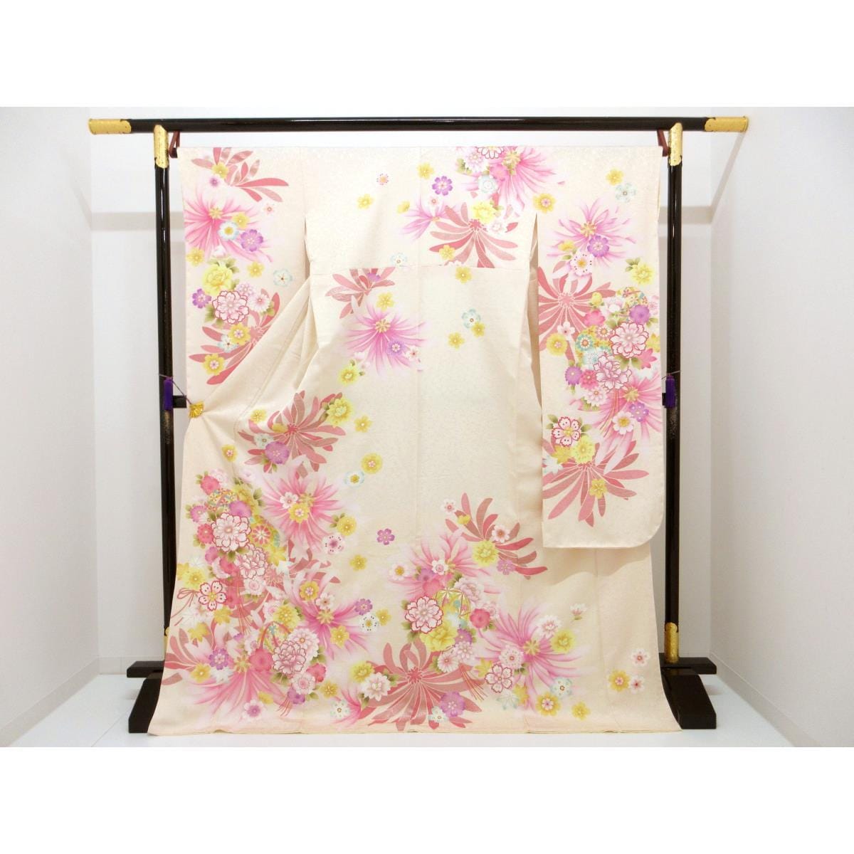 【未使用品】振袖　友禅金彩加工　刺繍入り