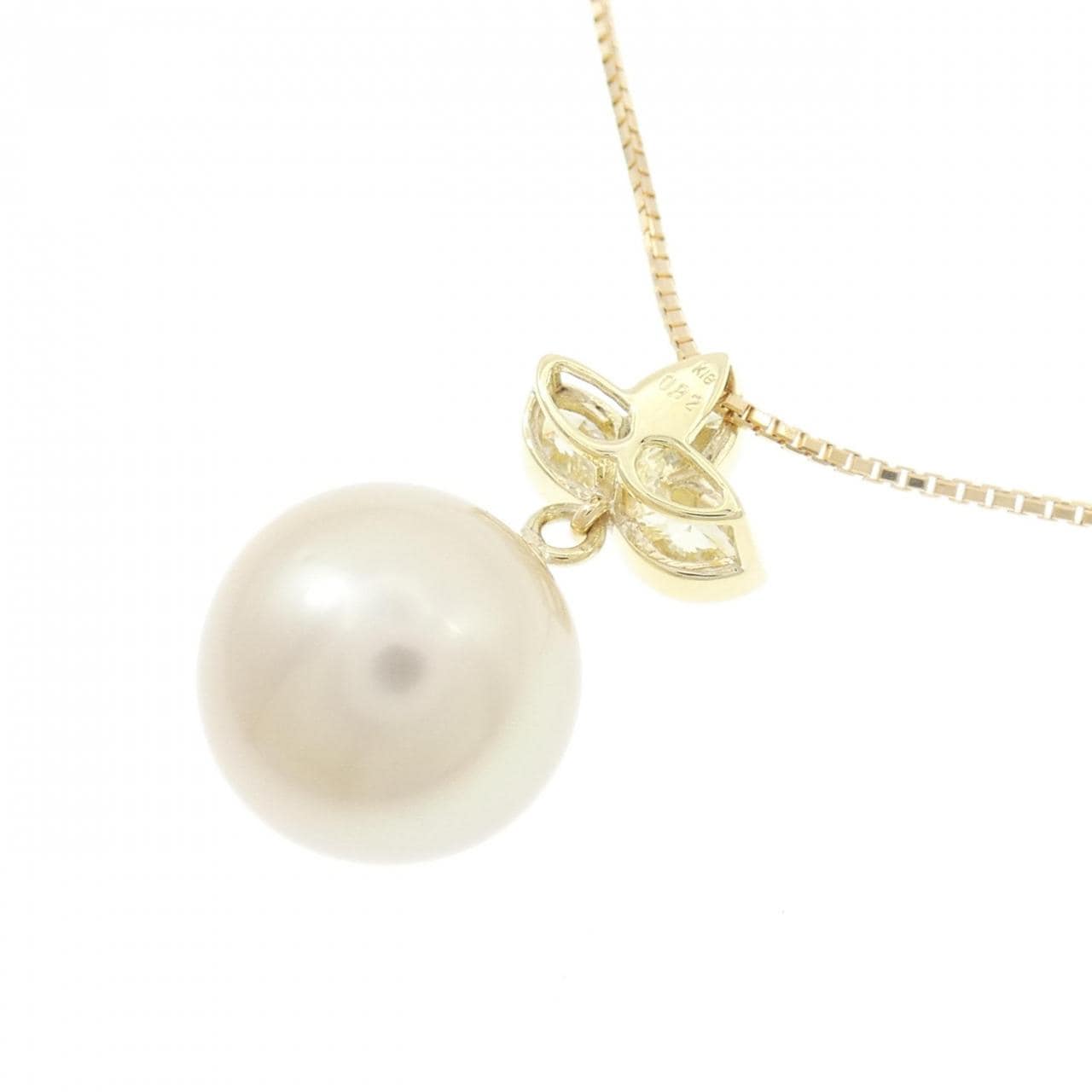 18K白蝶珍珠項鍊，13.8毫米