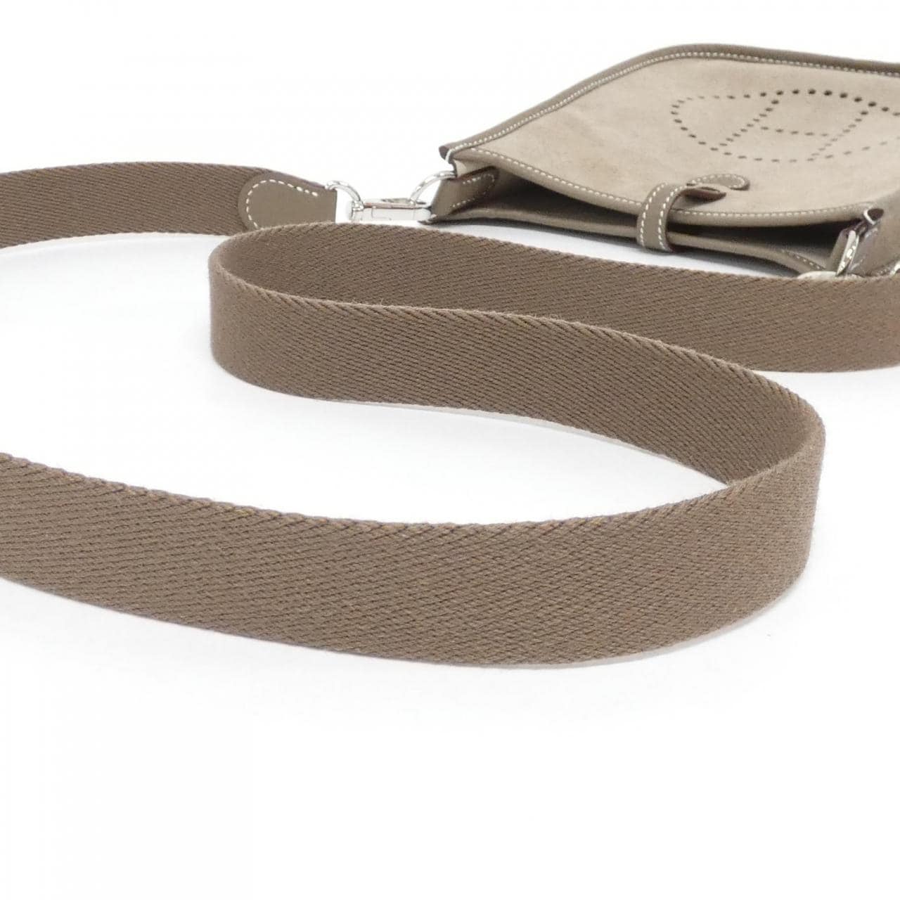 エルメス マキシキャドリーユ エヴリン アマゾン 16cm 083276CK ショルダーバッグ