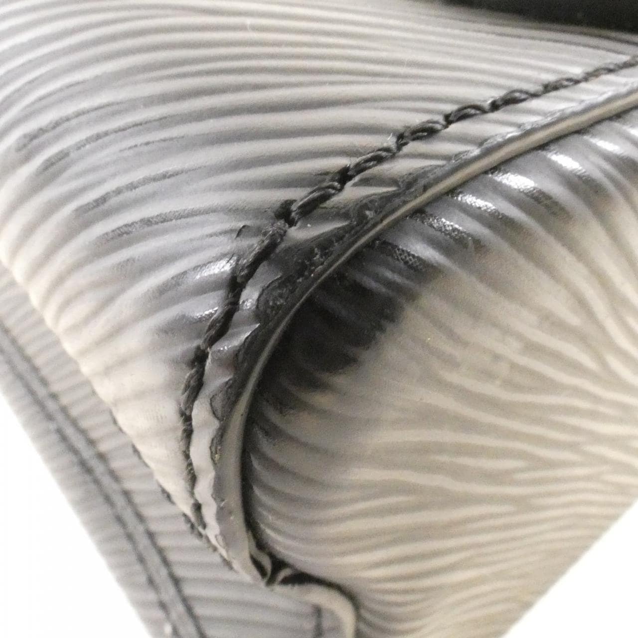 ルイヴィトン エピ ツイスト MM M54804 ショルダーバッグ