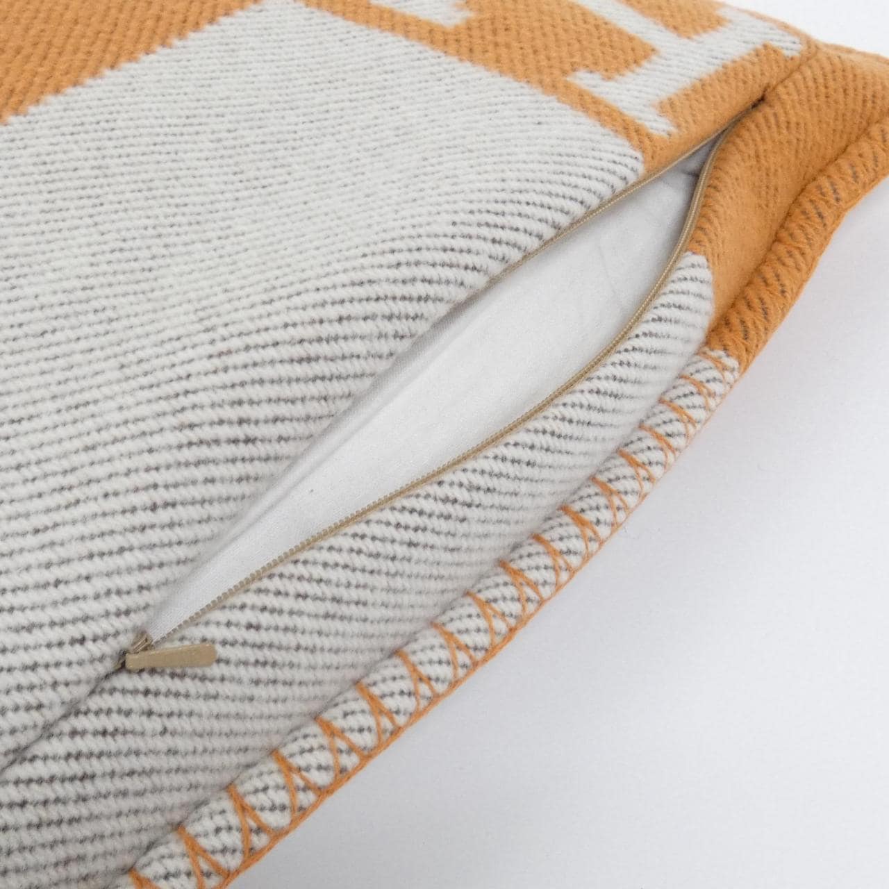 HERMES Avalon PM 102667M Cushion