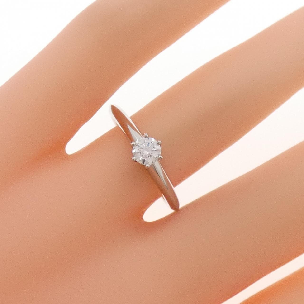 ティファニー クラシックソリティア リング 0.26CT