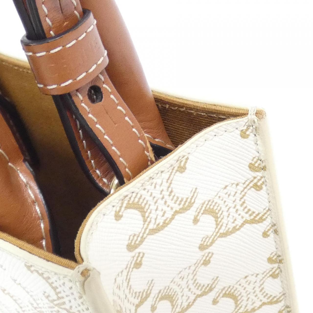 セリーヌ ミニ バーティカル カバ 194372BZK バッグ