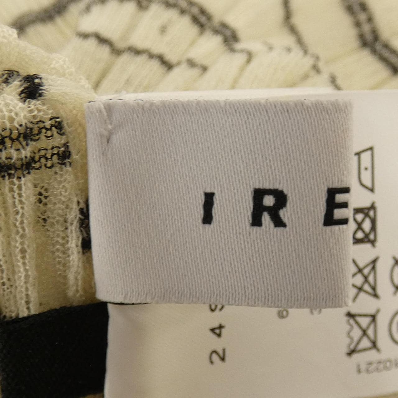 アイレネ IRENE トップス