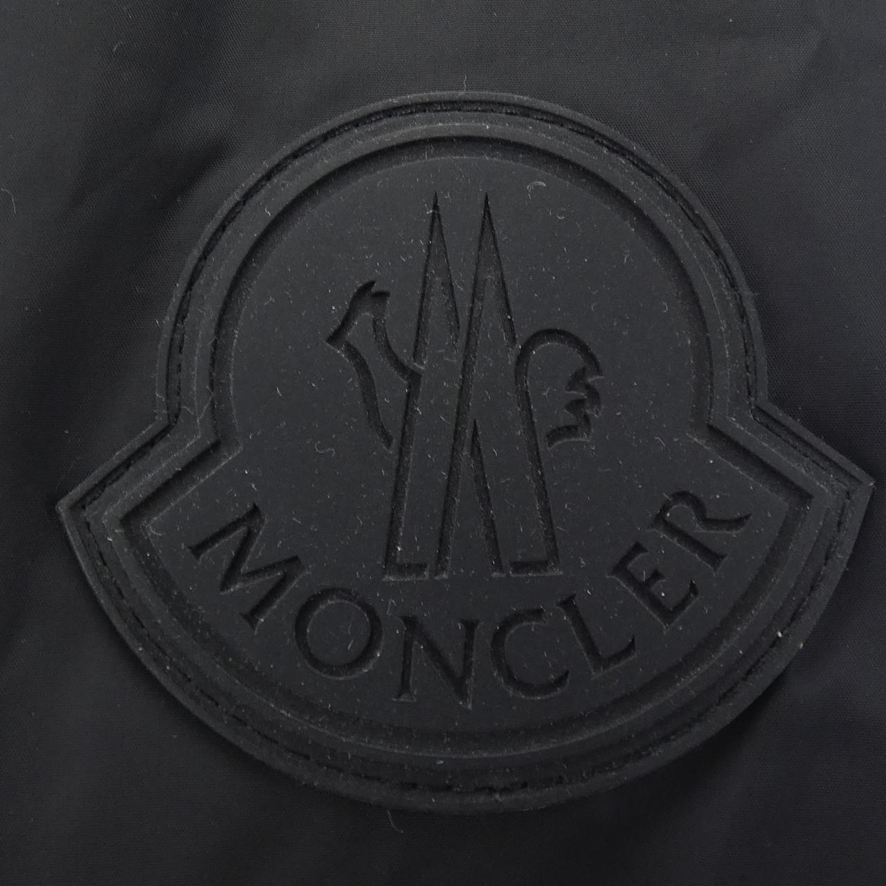 モンクレール MONCLER ダウンジャケット