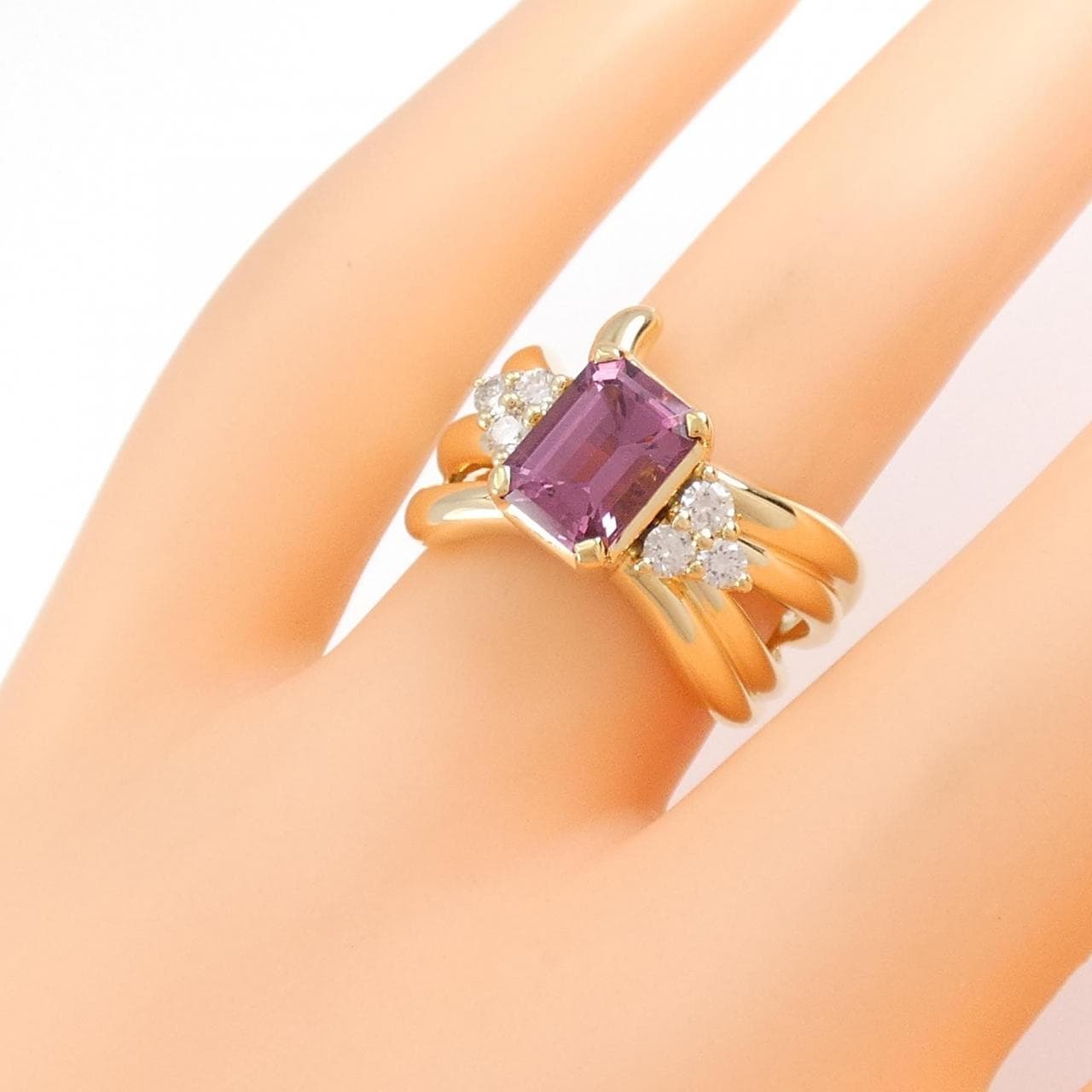 Junes Spinel Ring 1.95CT