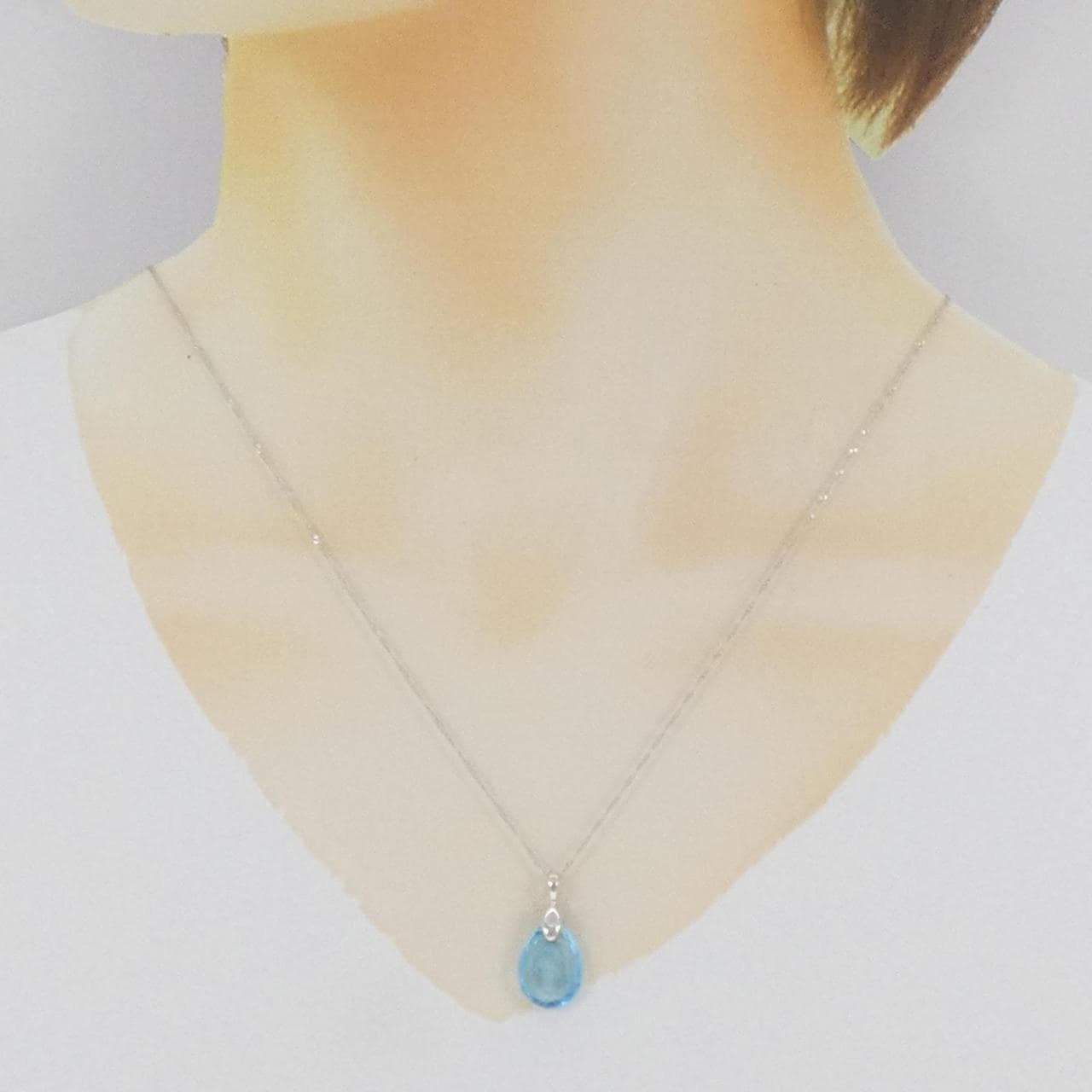 K18WG Dolphin Blue Topaz Necklace 5.0CT