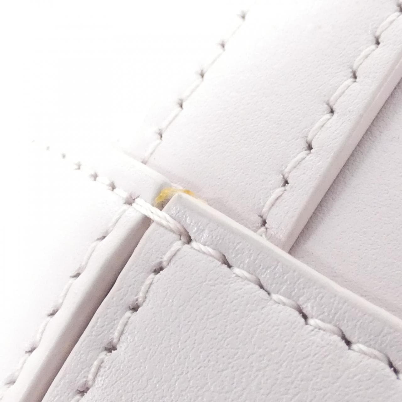 セリーヌ スモール バケット キュイル トリオンフ 198243DU3 ショルダーバッグ