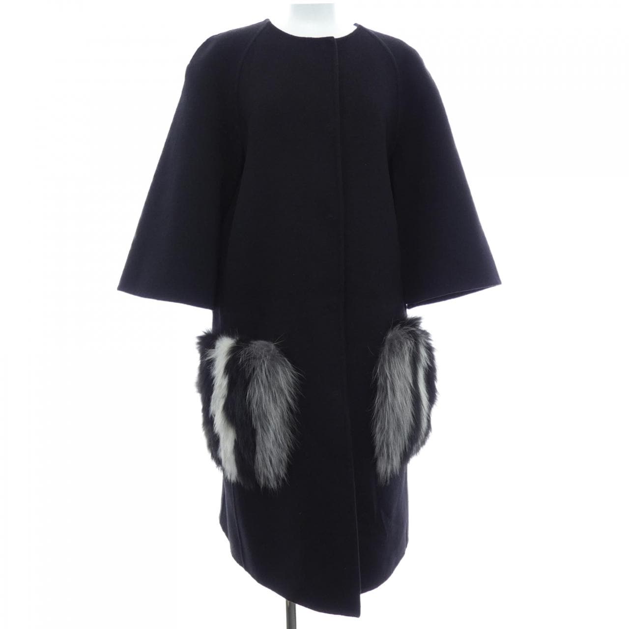 FENDI狐狸毛口袋大衣 FF7818 W1D