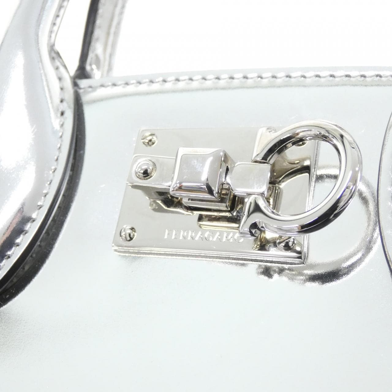 サルヴァトーレフェラガモ 21 1424 バッグ