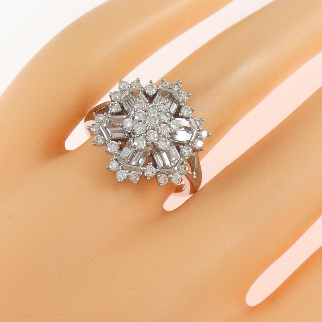 K18WG ホワイトサファイヤ リング 0.95CT