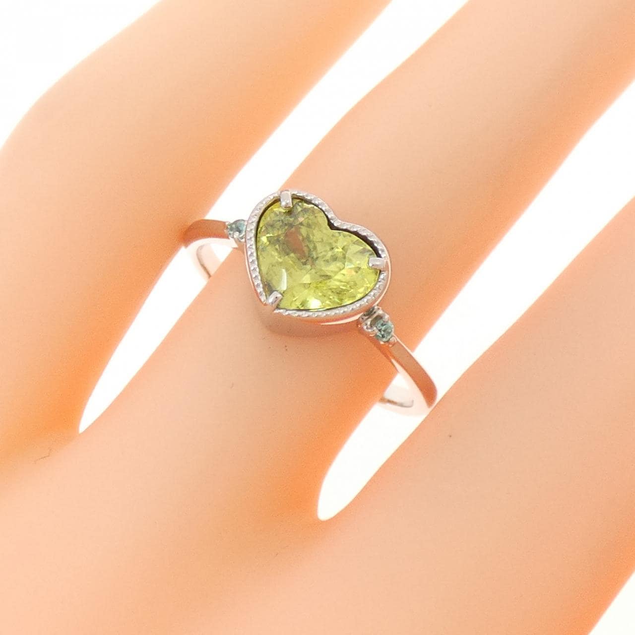 PT900 ハート スフェーン リング 1.558CT