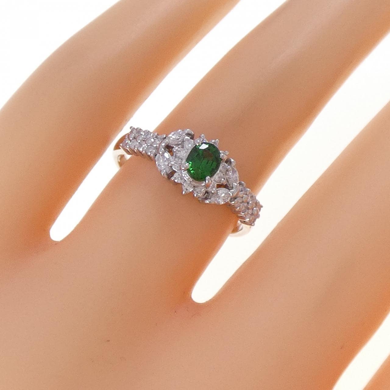 PT900 グリーンガーネット リング 0.34CT