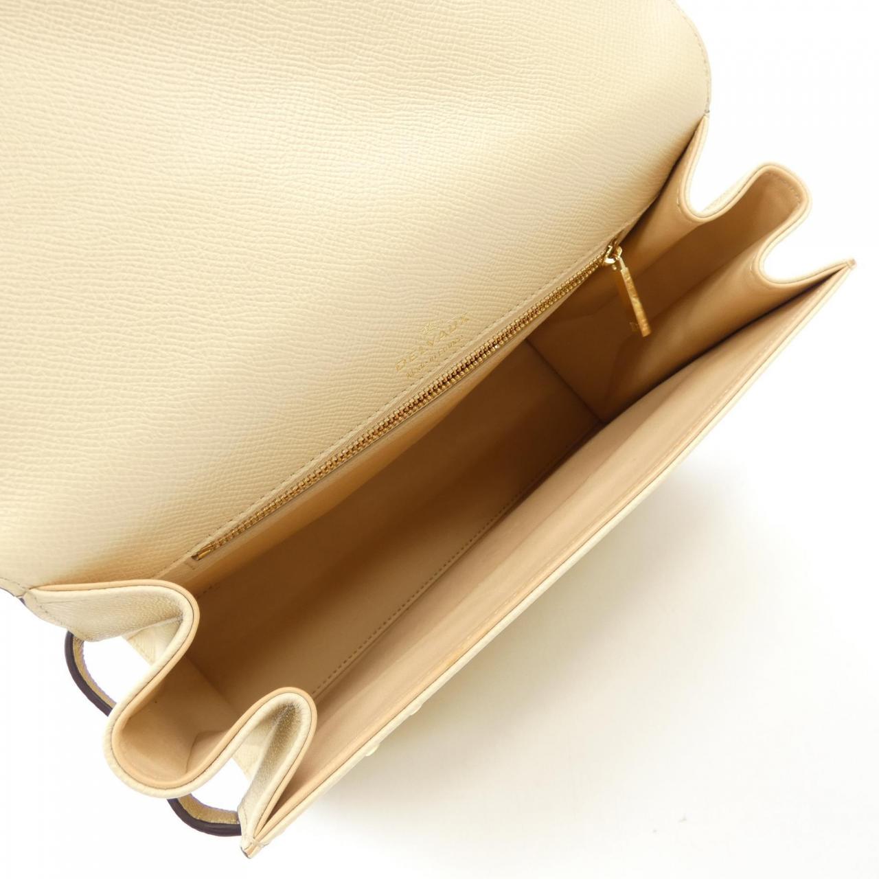 德爾沃DELVAUX