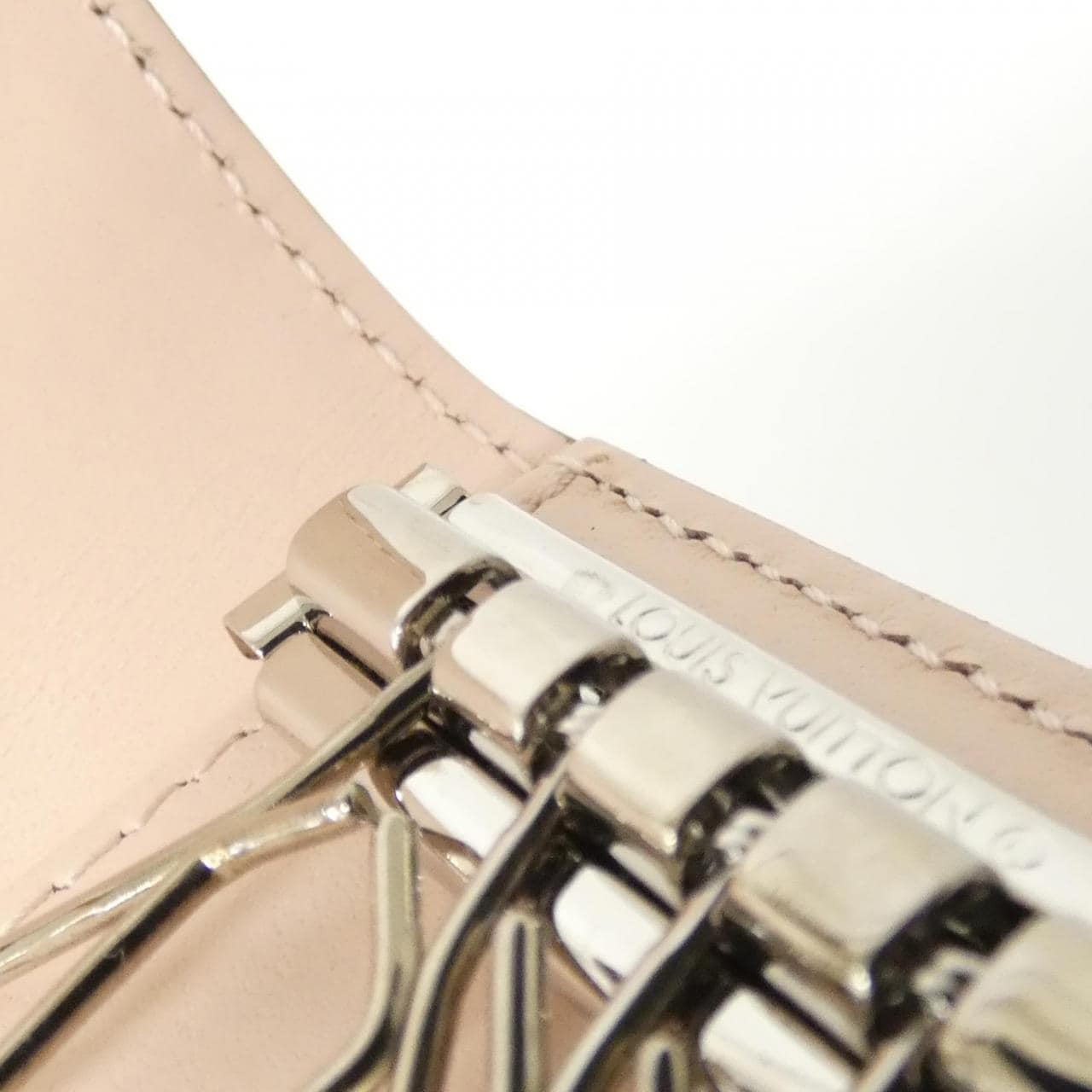 ルイヴィトン マヒナ ミュルティクレ M64056 キーケース