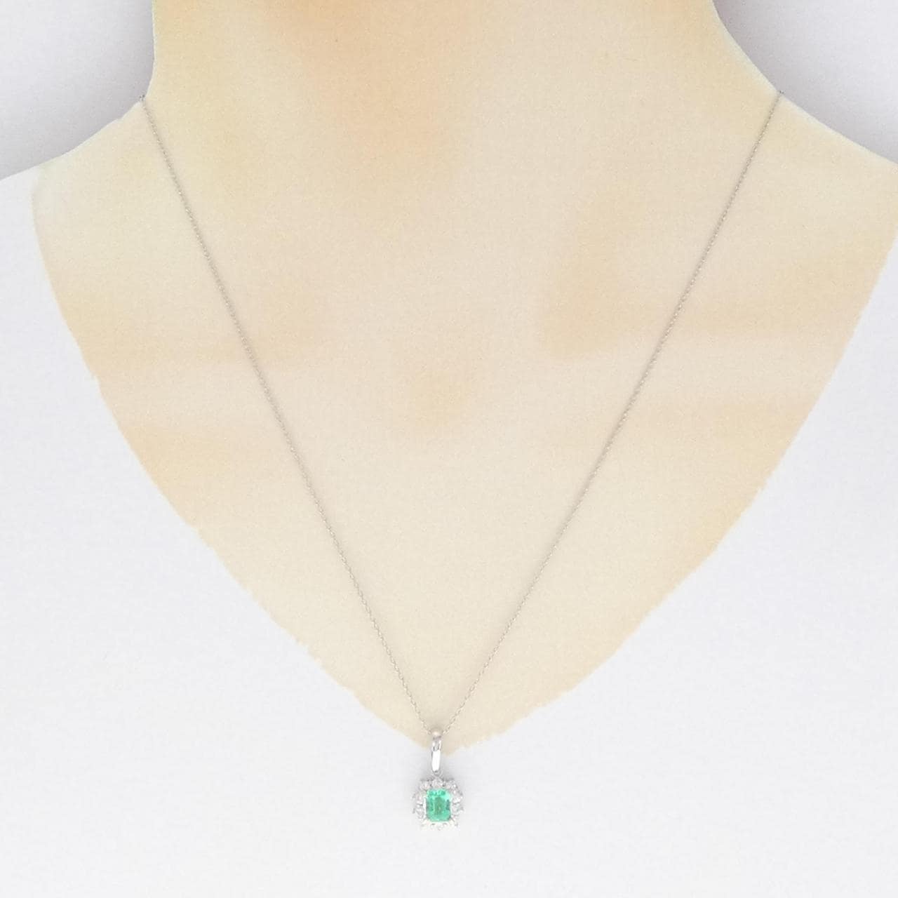 PT Emerald Necklace 0.64CT