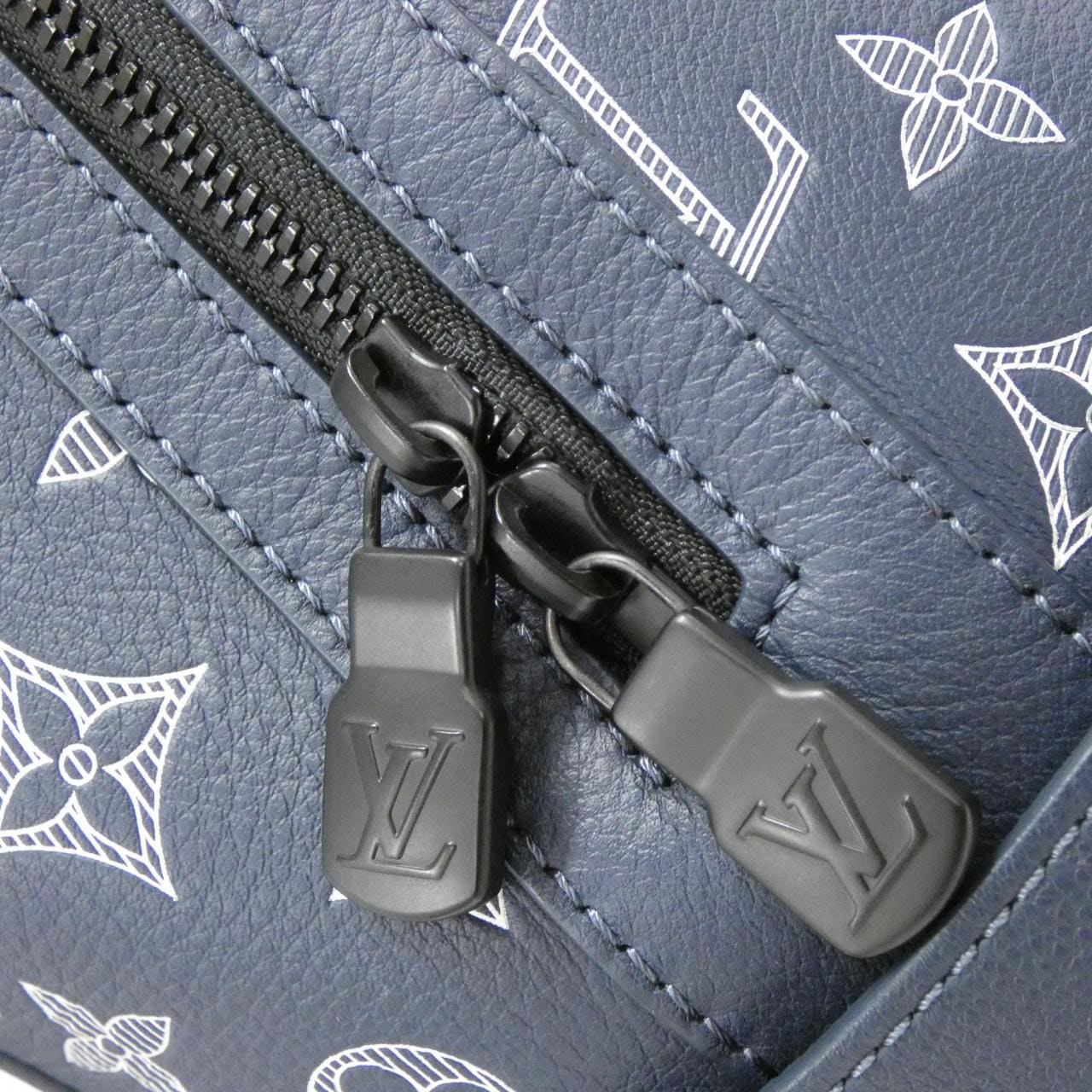 ルイヴィトン モノグラム シャドウ ディスカバリー バックパック PM M24760 リュックサック