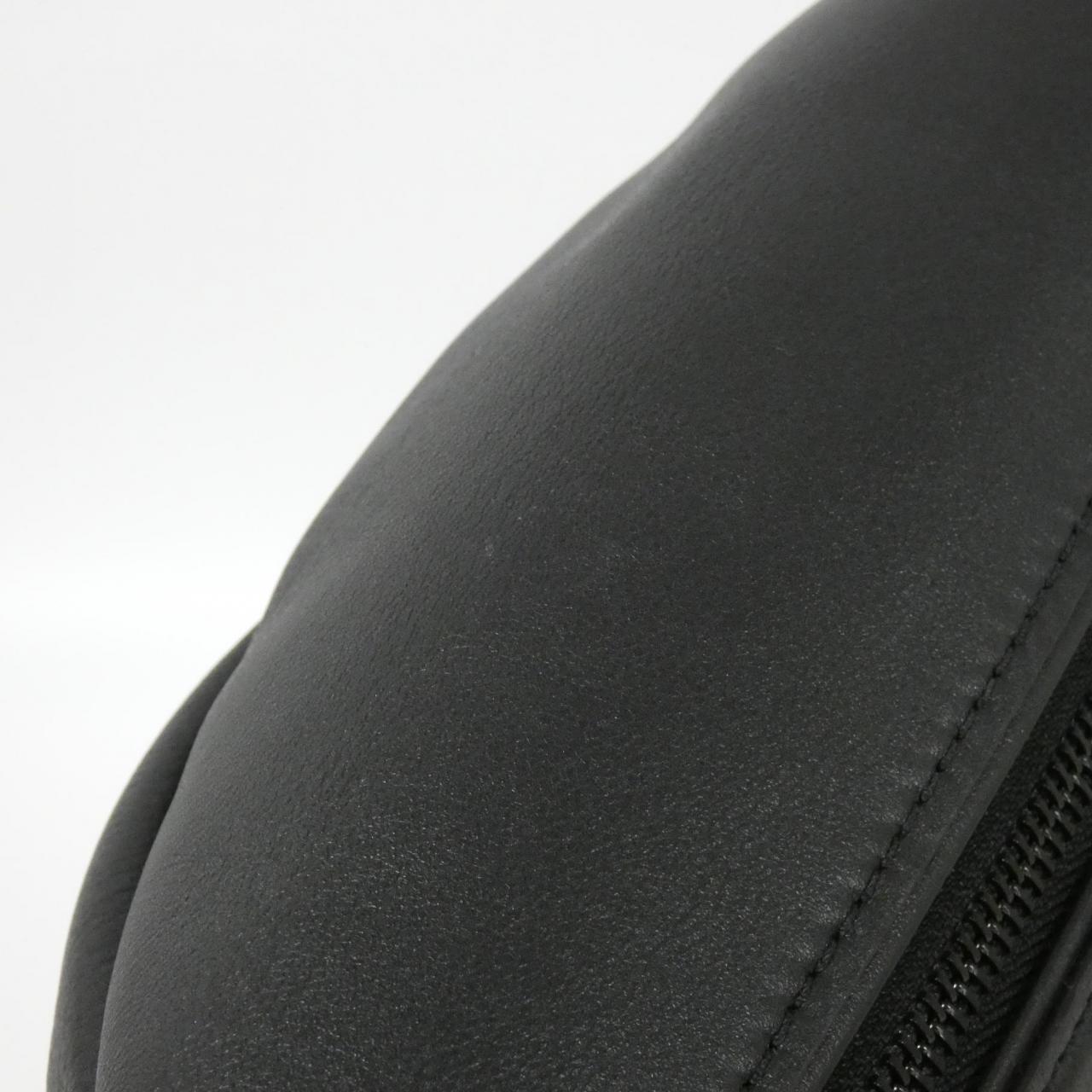 ルイヴィトン モノグラム シャドウ ディスカバリー バムバッグ M44388 ショルダーバッグ