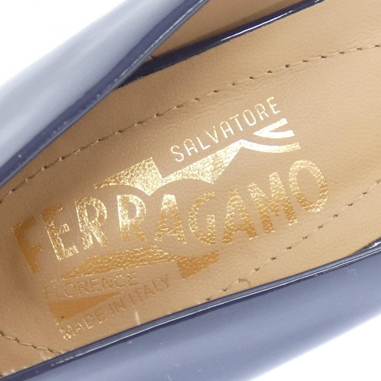 サルヴァトーレフェラガモ SALVATORE FERRAGAMO フラットシューズ
