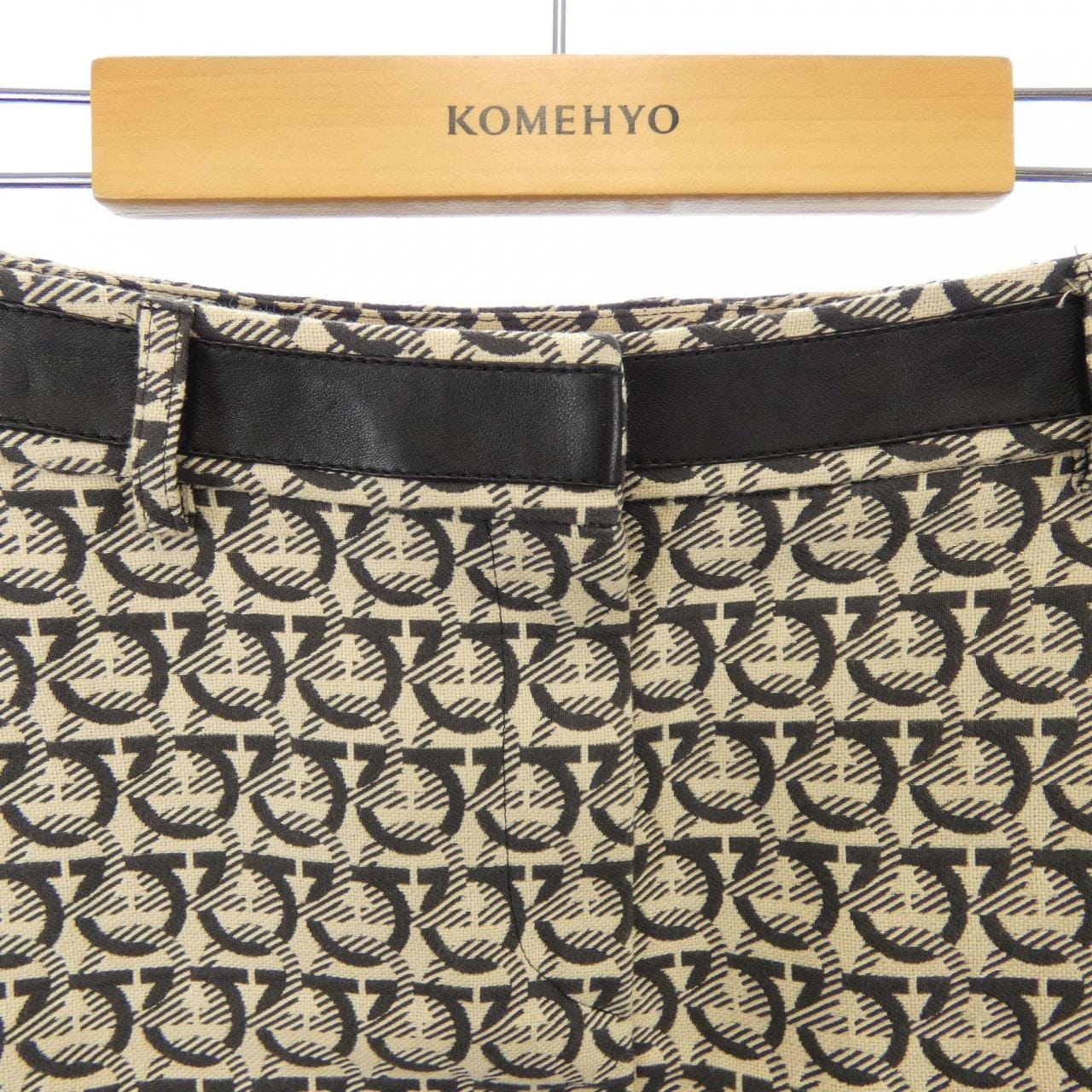 サルヴァトーレフェラガモ SALVATORE FERRAGAMO 13 J149 スカート