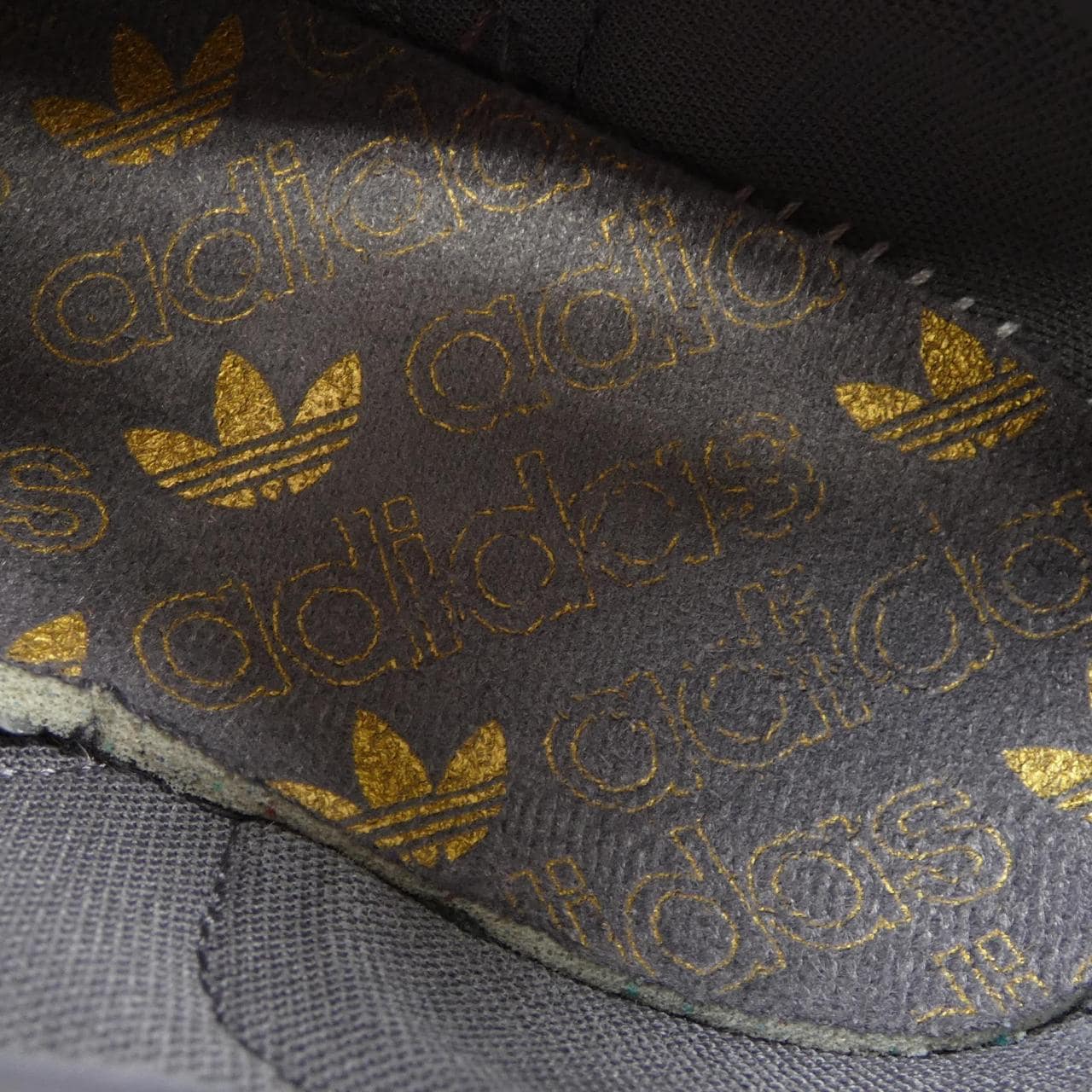 アディダス ADIDAS JH8842 シューズ