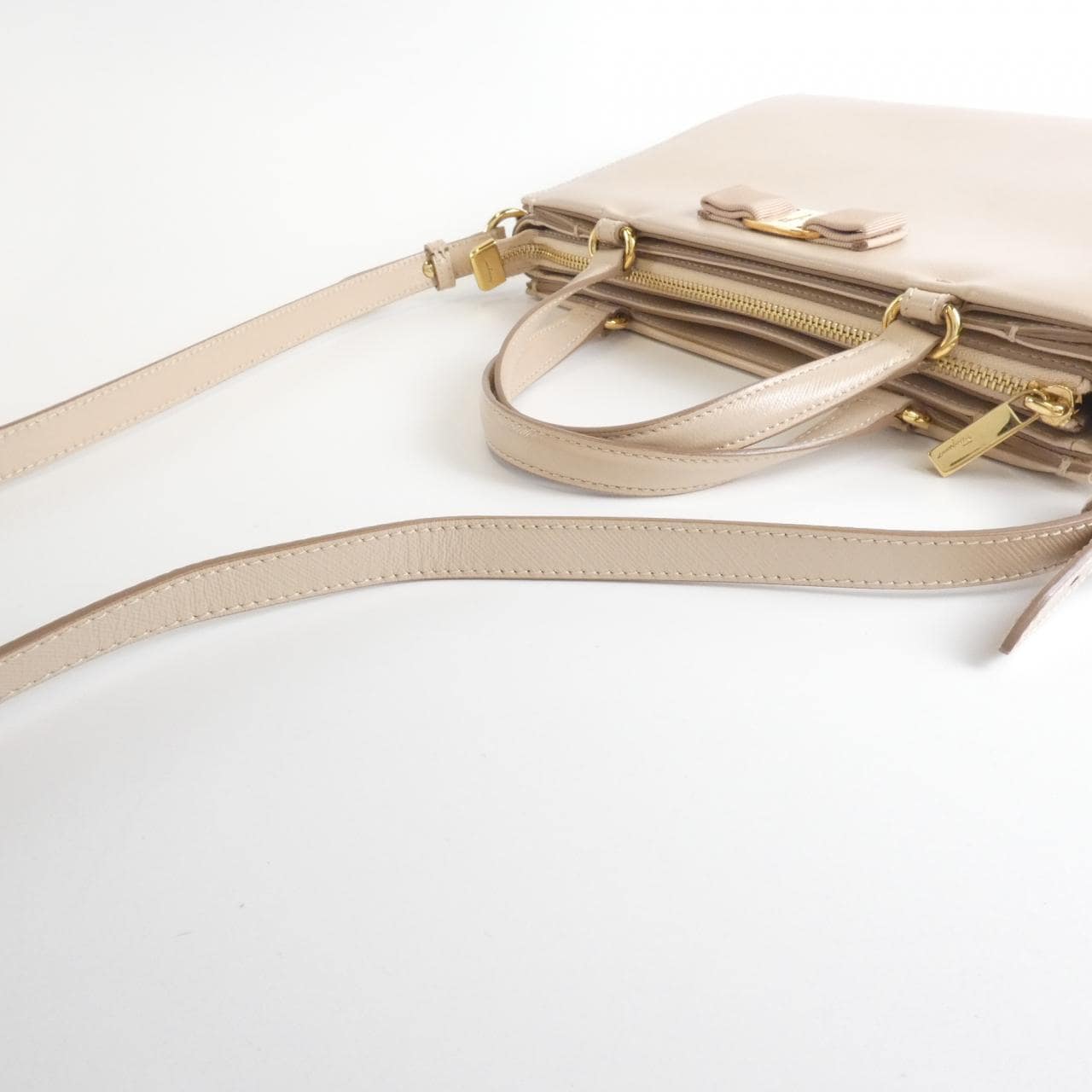 サルヴァトーレフェラガモ 21 E298 バッグ