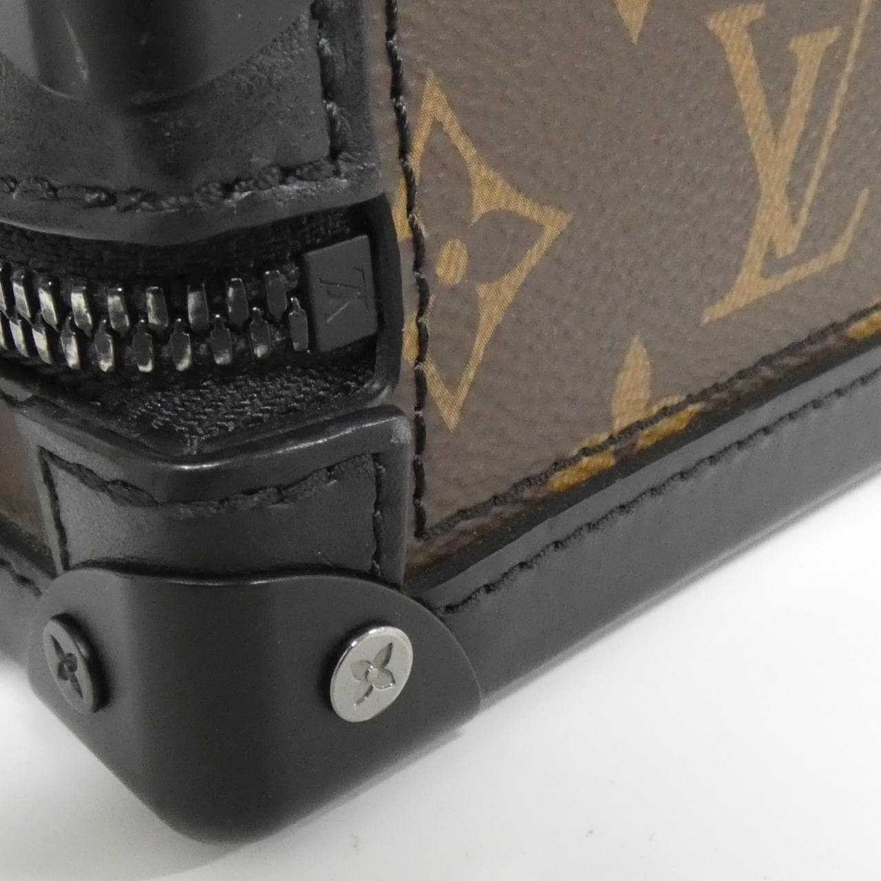 ルイヴィトン モノグラム タフタージュ ヴァーティカル ソフトトランク M45044 ショルダーバッグ