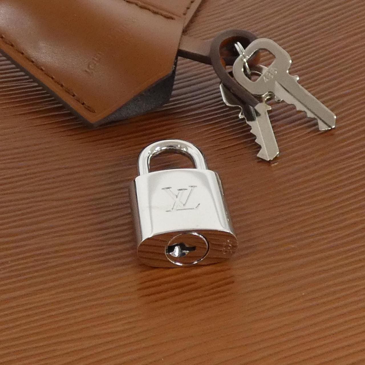 ルイヴィトン エピ アルマ PM M40622 バッグ