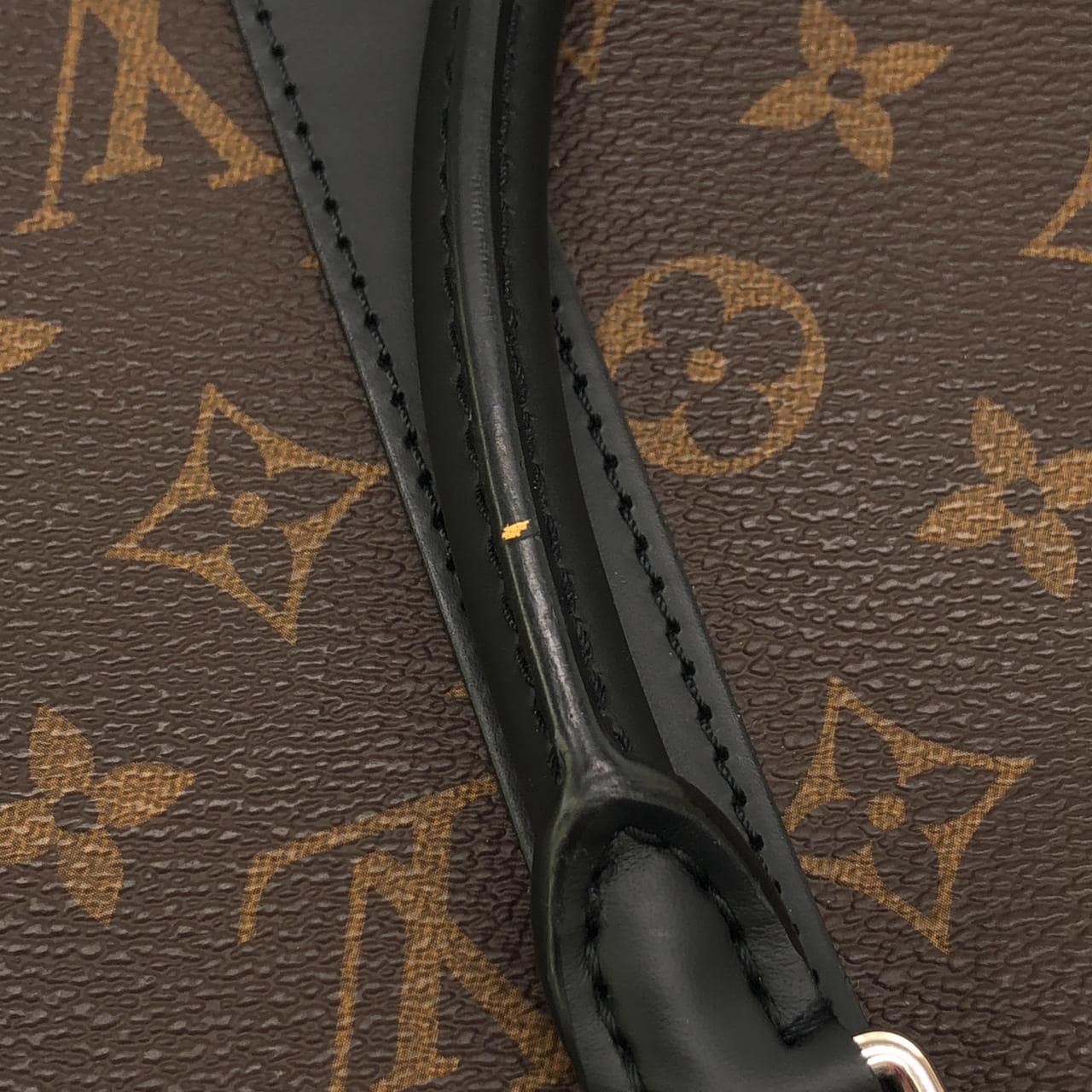 ルイヴィトン モノグラム マカサー ポルト ドキュマン ヴォワヤージュ PM M52005 バッグ