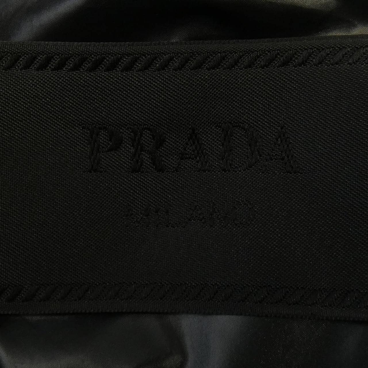 プラダ PRADA トライアングルロゴ SGH072 R232 106O ダウンジャケット