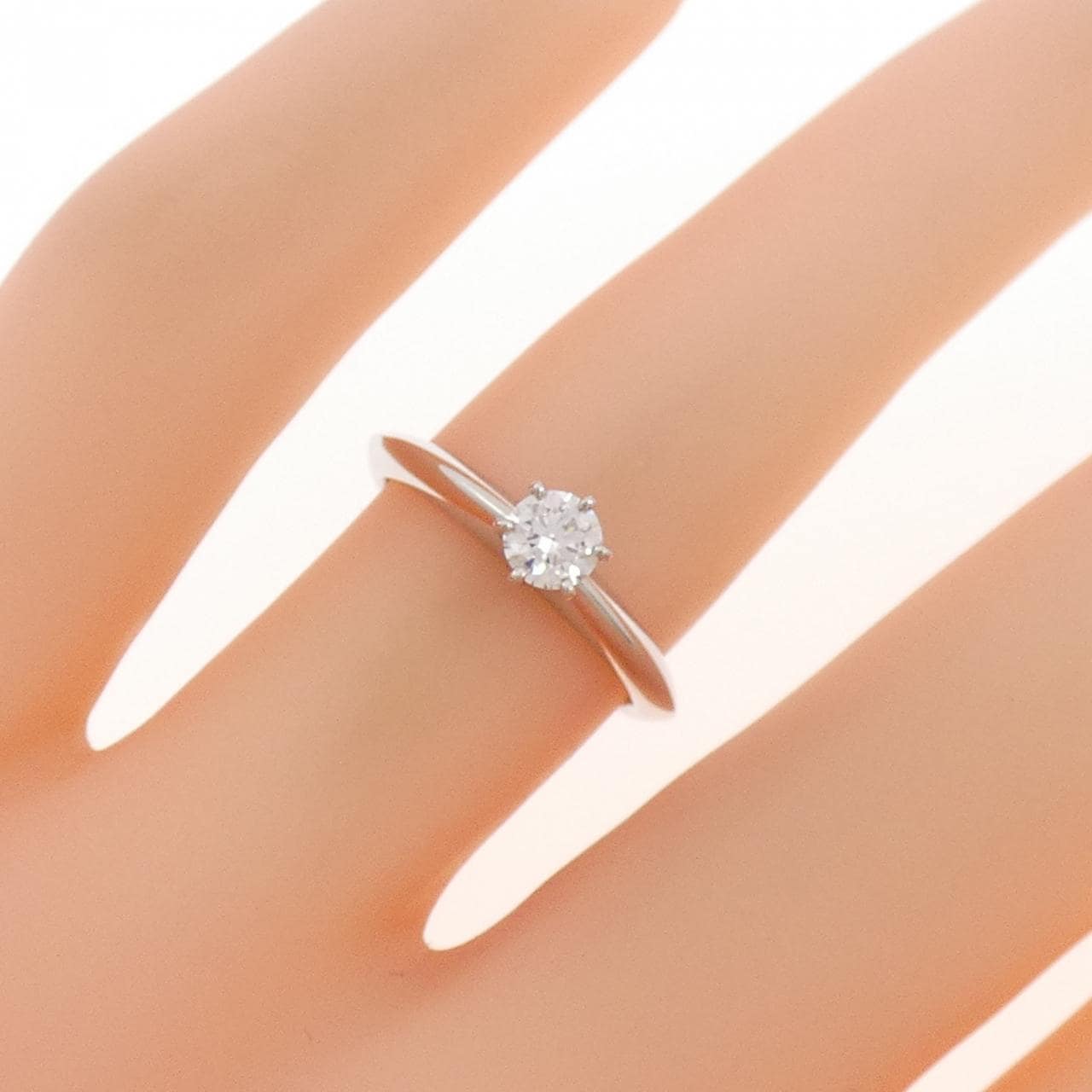 ティファニー クラシックソリティア リング 0.22CT H VS1 3EXT