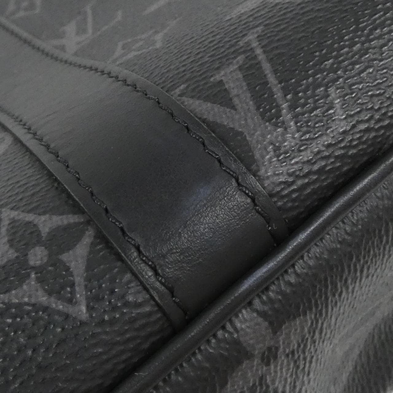 ルイヴィトン モノグラム エクリプス ポルト ドキュマン ヴォワヤージュ M46457 バッグ