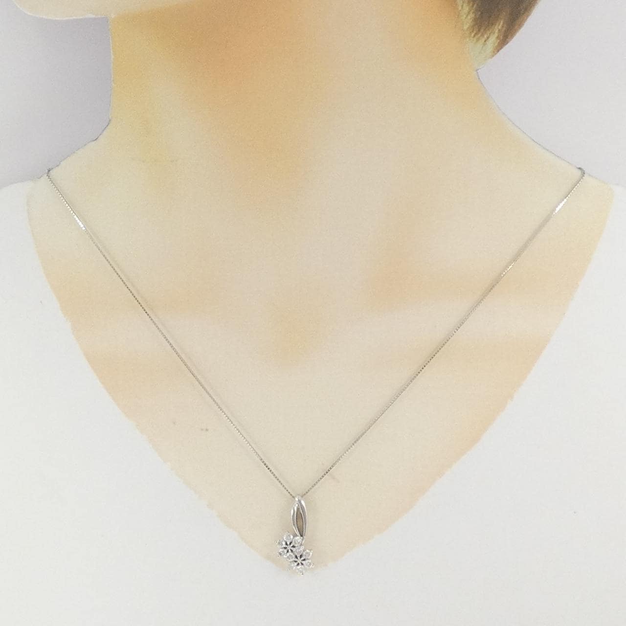 PT900/PT850 フラワー ダイヤモンド ネックレス 0.54CT