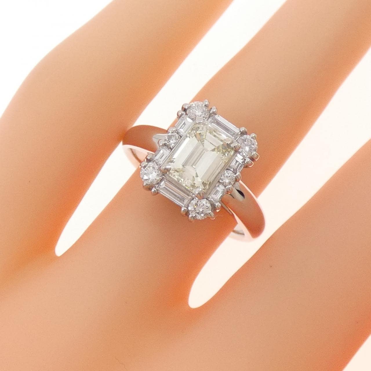 PT900 ダイヤモンド リング 1.202CT VLY VS1 エメラルドカット