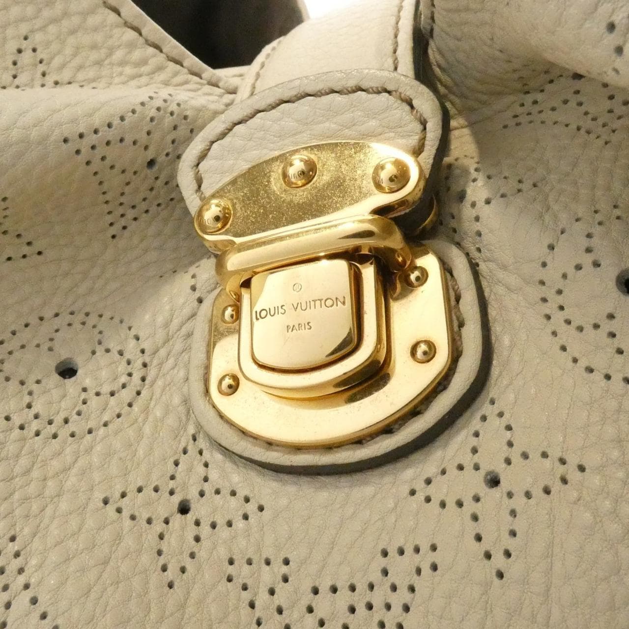 ルイヴィトン マヒナ XL M95548 ショルダーバッグ