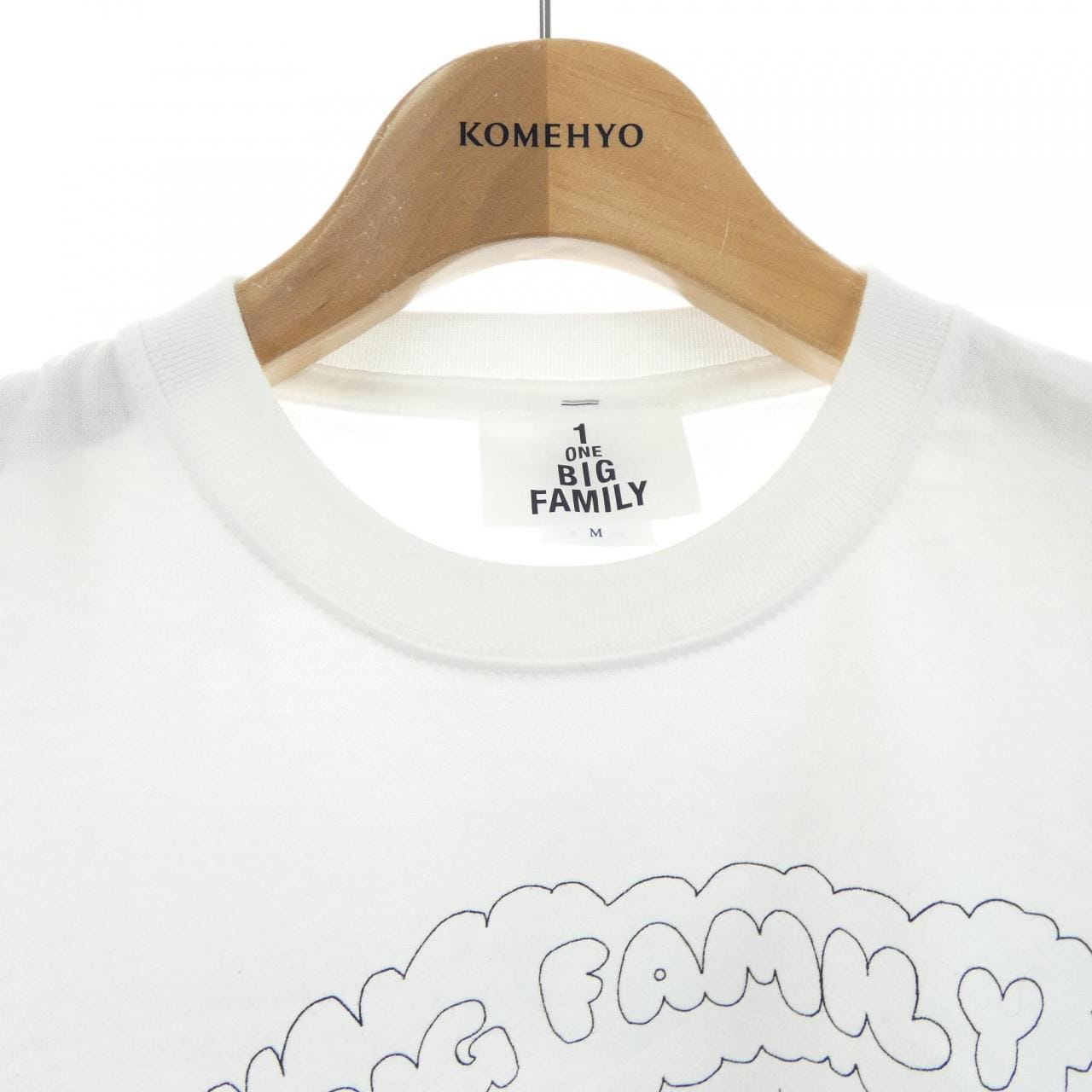 ONE BIG FAMILY Tシャツ