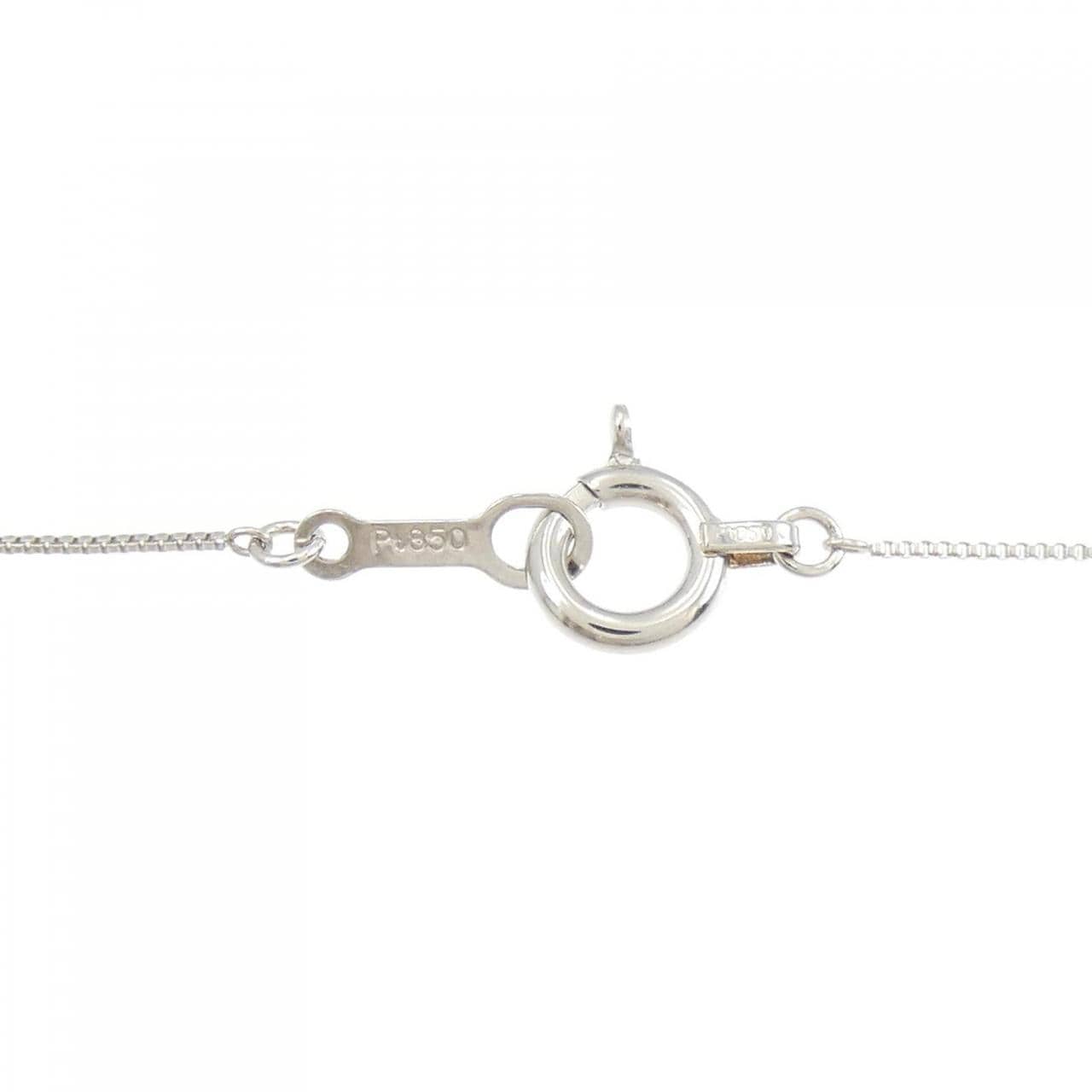 [BRAND NEW] PT Flower Diamond Necklace 0.10CT