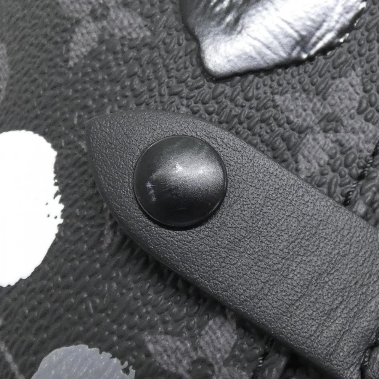 LOUIS VUITTON Monogram Eclipse (LV X YK) Christopher MM M46403双肩包