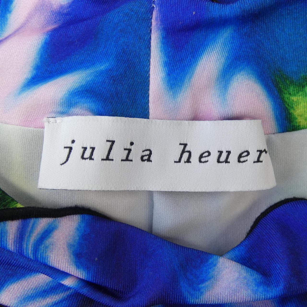 julia heuer トップス