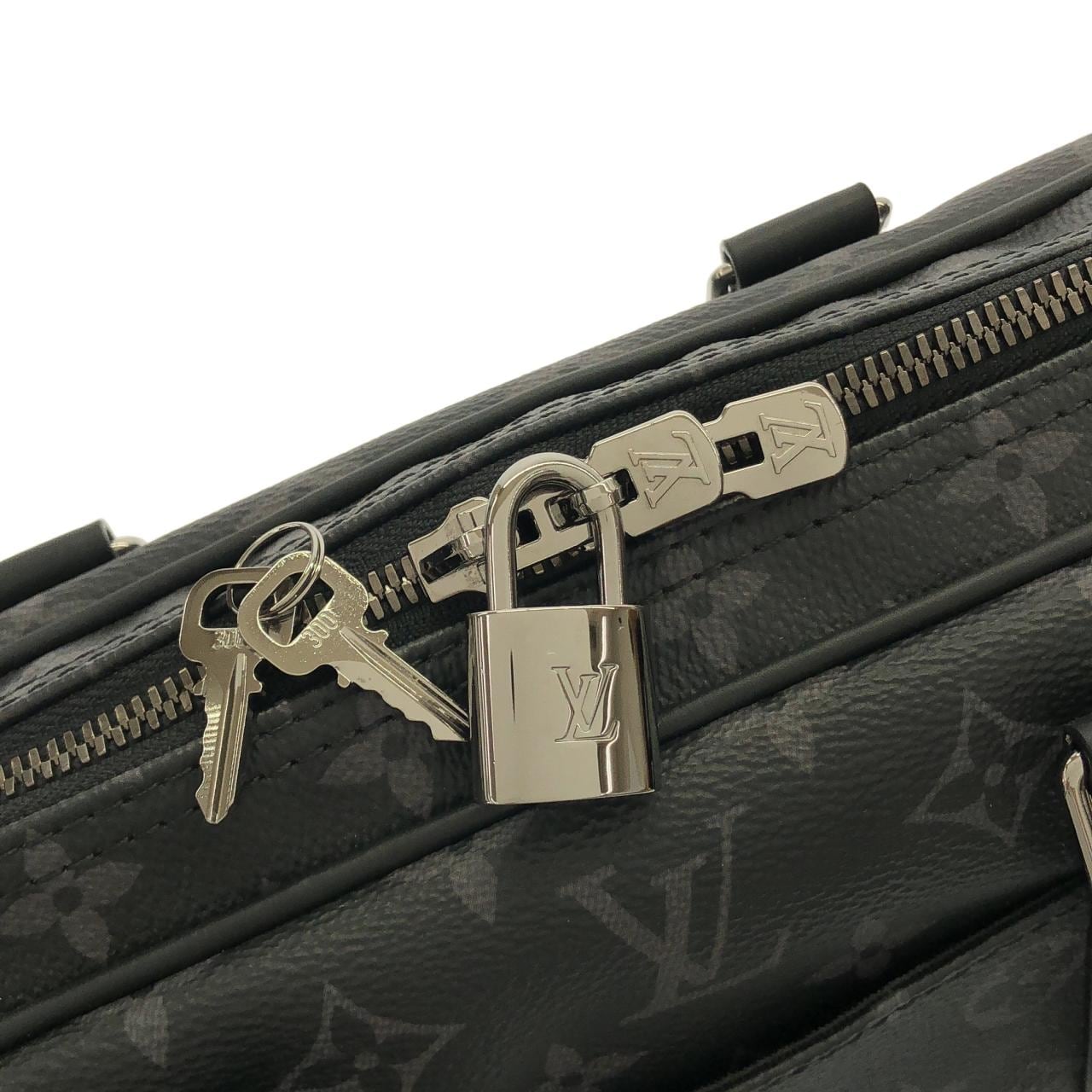 ルイヴィトン モノグラム エクリプス ポルト ドキュマン ヴォワヤージュ M46457 バッグ