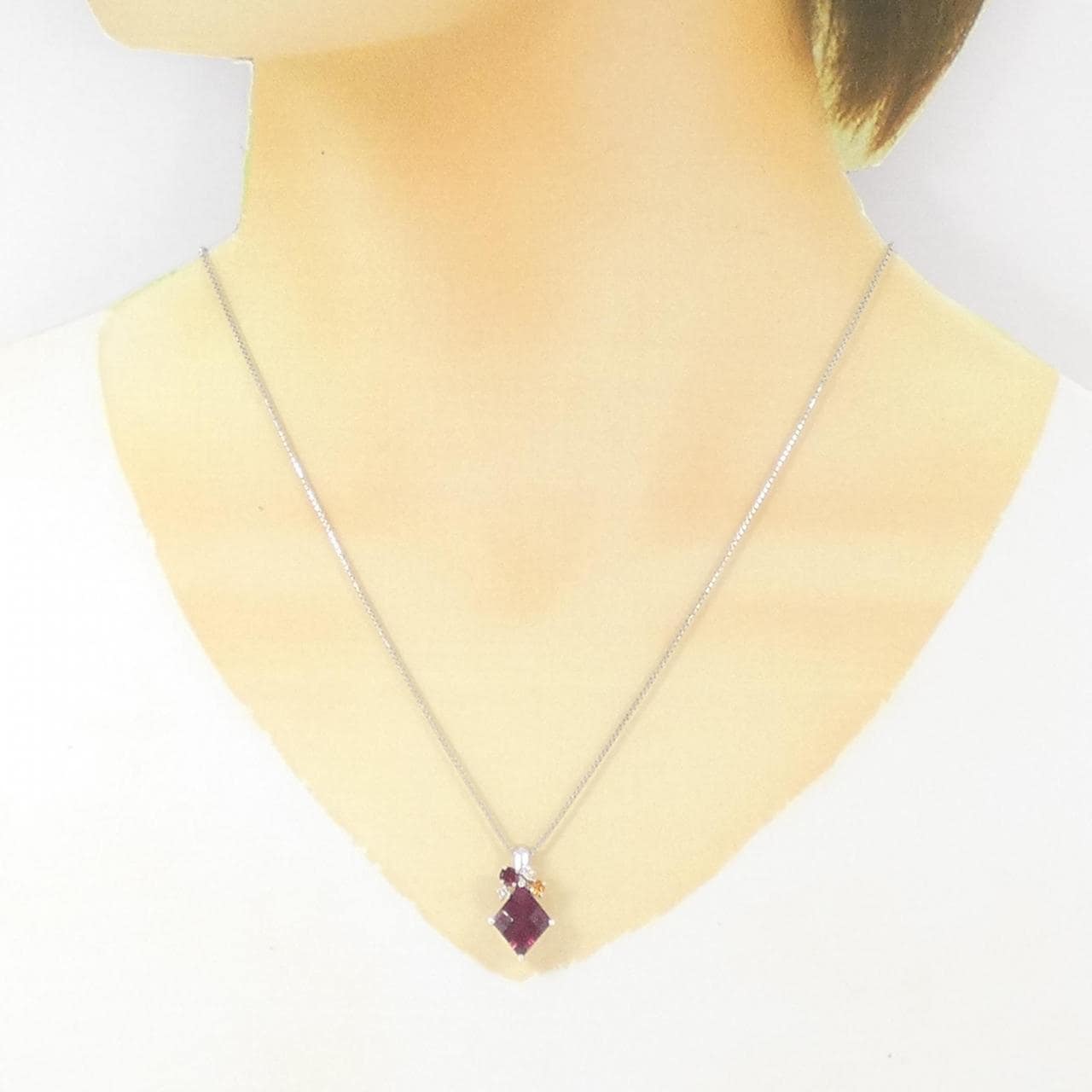 K18WG Garnet Necklace 3.50CT