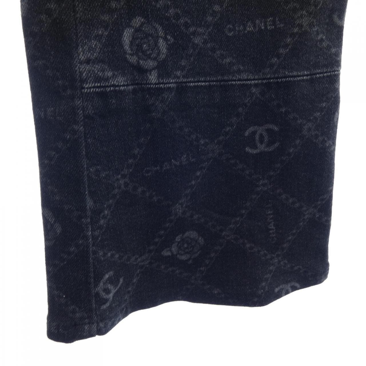 シャネル CHANEL METIERS D'ART P75319V66955 23A ジーンズ