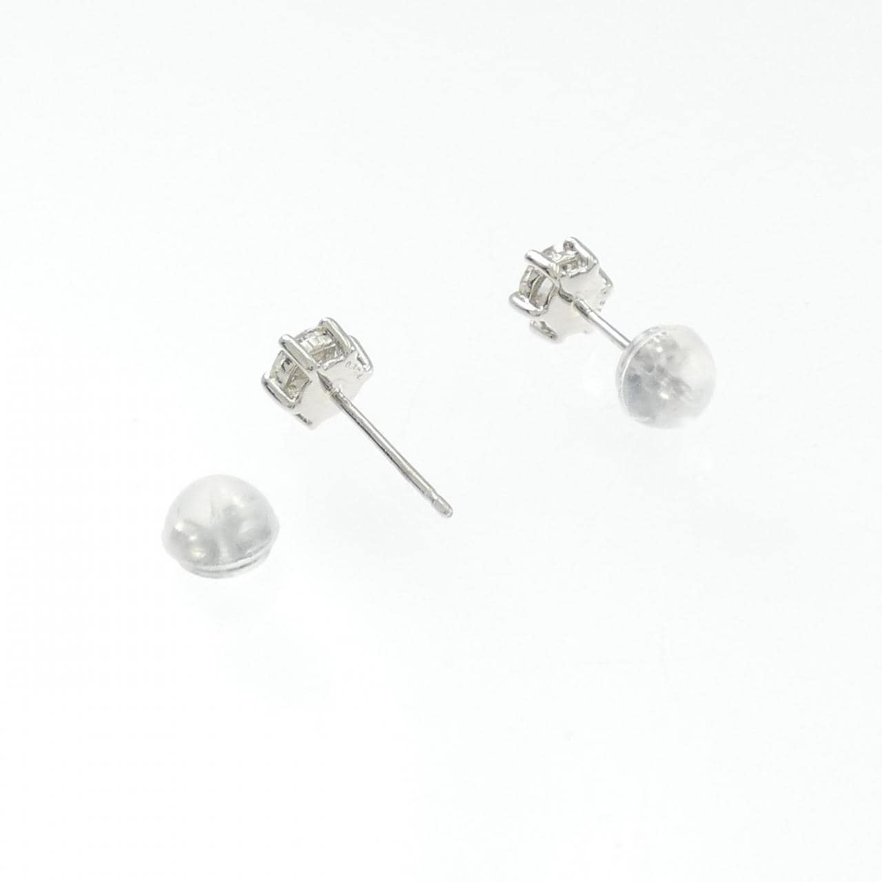 PT900 ソリティア ダイヤモンド ピアス 0.688CT