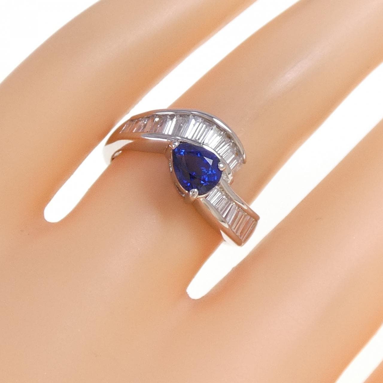 K18WG サファイヤ リング 0.93CT