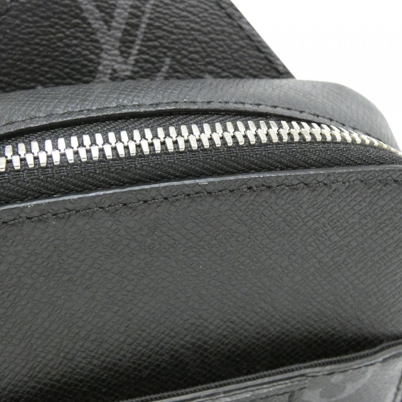 ルイヴィトン タイガ ラマ アウトドア スリングバッグ M30741 ショルダーバッグ