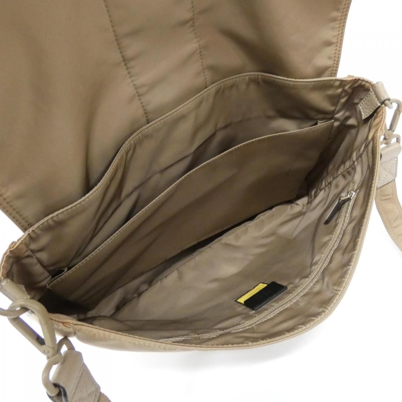 フェンディ バゲット メッセンジャー ラージ 7VA536 AG0P ショルダーバッグ