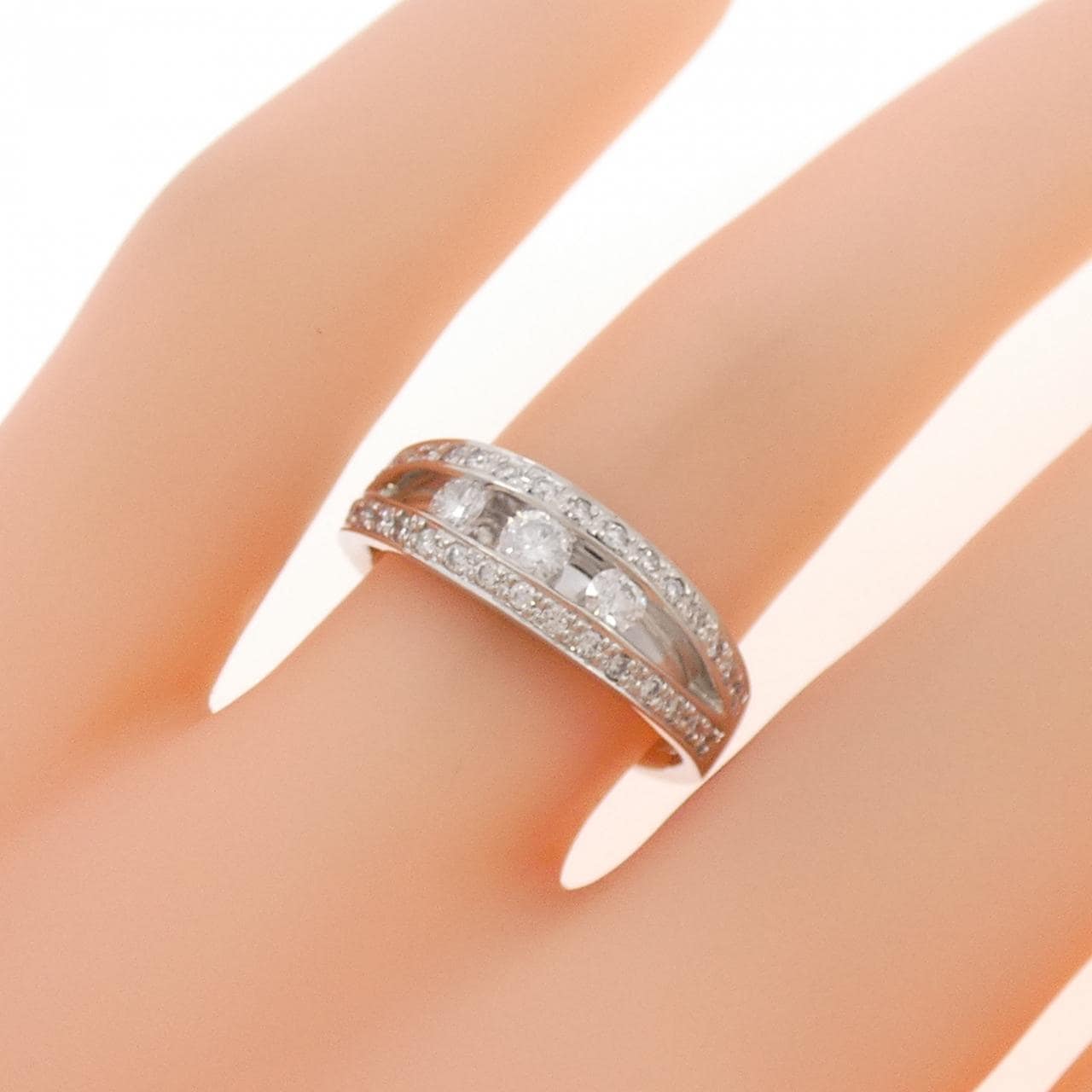 トリロジー ダイヤモンド リング 0.44CT