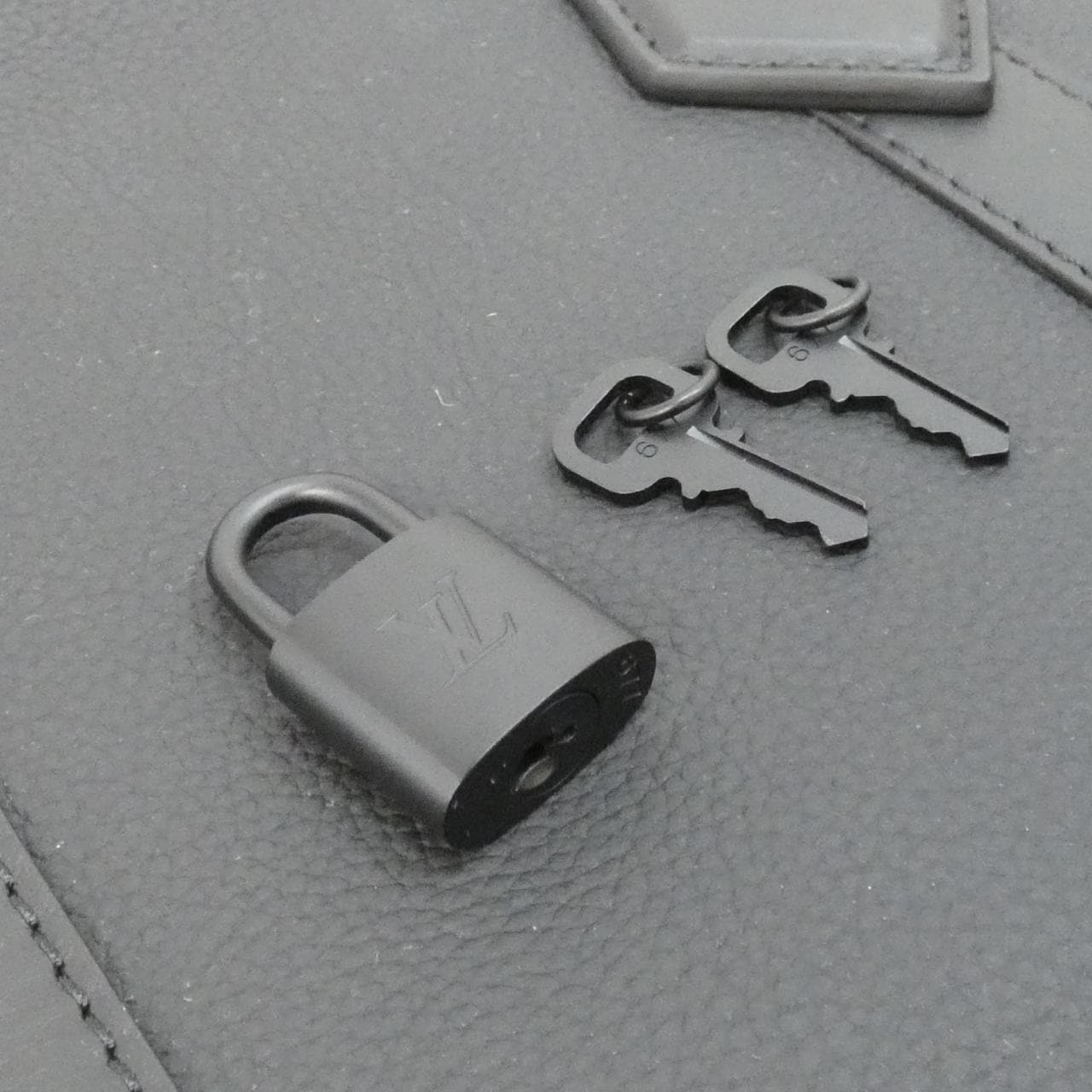 ルイヴィトン LVアエログラム ロックイット M59158 バッグ