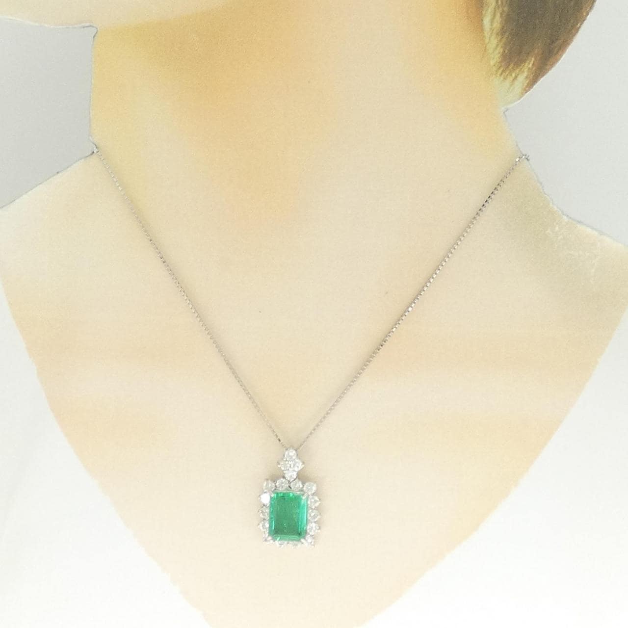PT900/PT850 エメラルド ネックレス 3.77CT