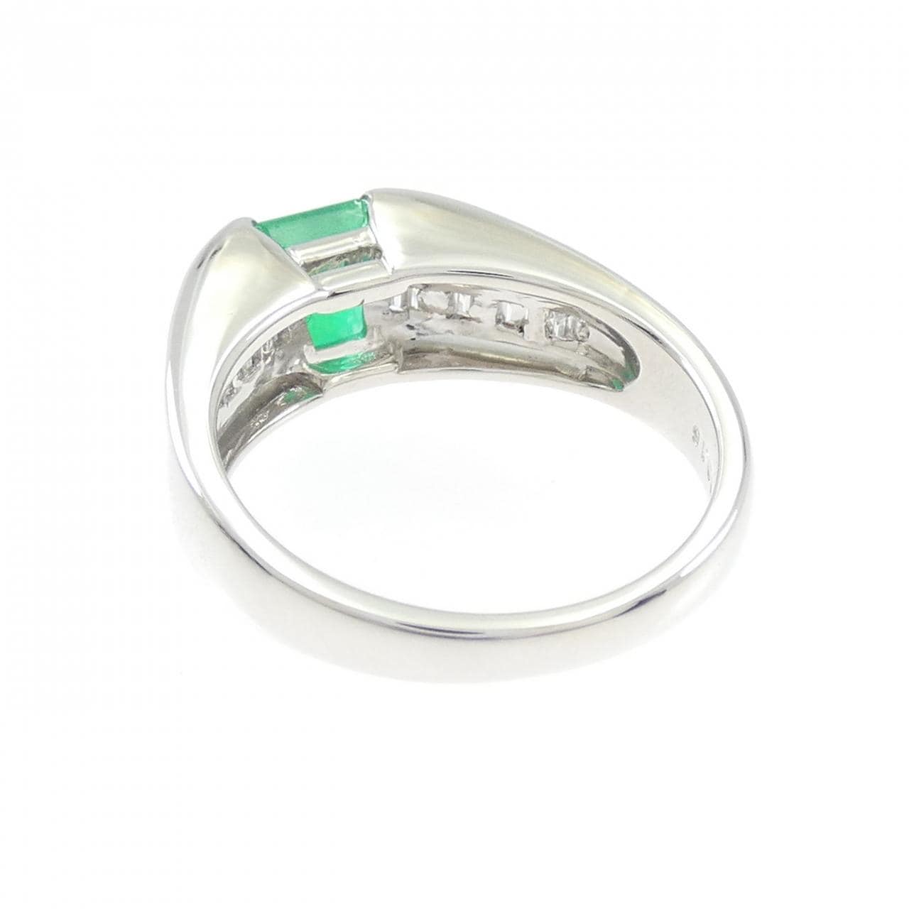 PT900 エメラルド リング 0.74CT